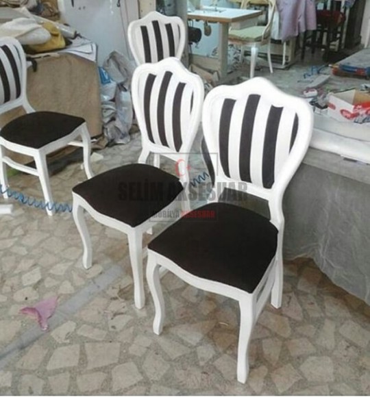 Peras Sandalye